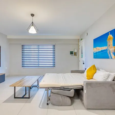 Unique Two Bedroom Apt With Huge Outdoor Area And Close To Entertainment Is-Swieqi Exterior photo