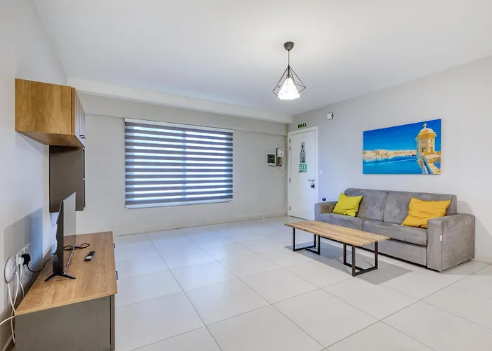 Unique Two Bedroom Apt With Huge Outdoor Area And Close To Entertainment