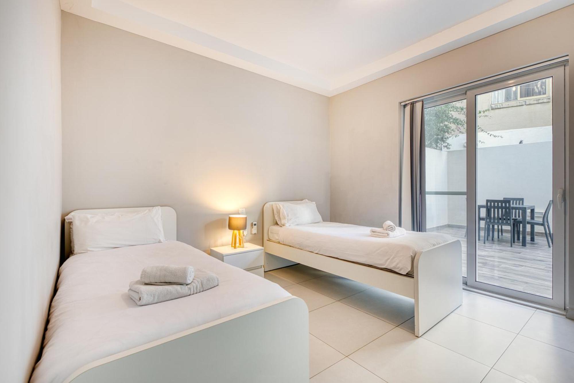 Unique Two Bedroom With Huge Outdoor Area And Close To Entertainment Apartament Is-Swieqi