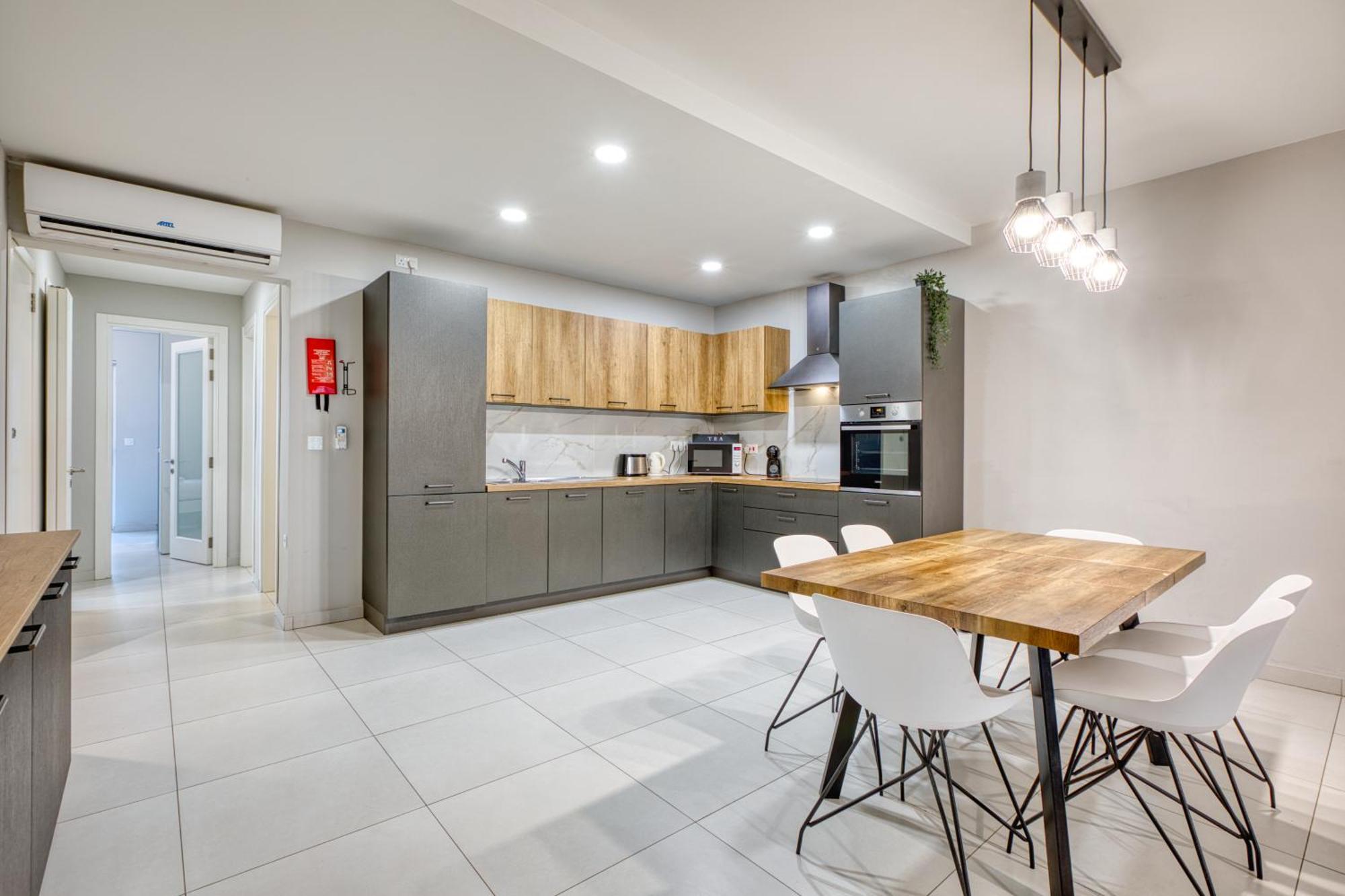 Apartament Unique Two Bedroom With Huge Outdoor Area And Close To Entertainment Is-Swieqi