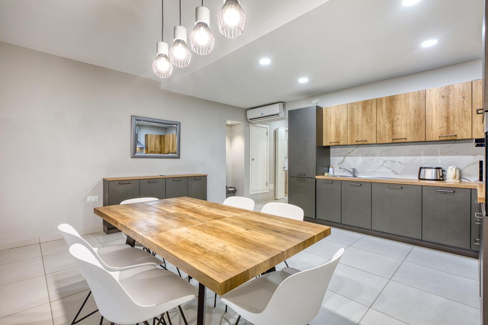 Unique Two Bedroom With Huge Outdoor Area And Close To Entertainment *