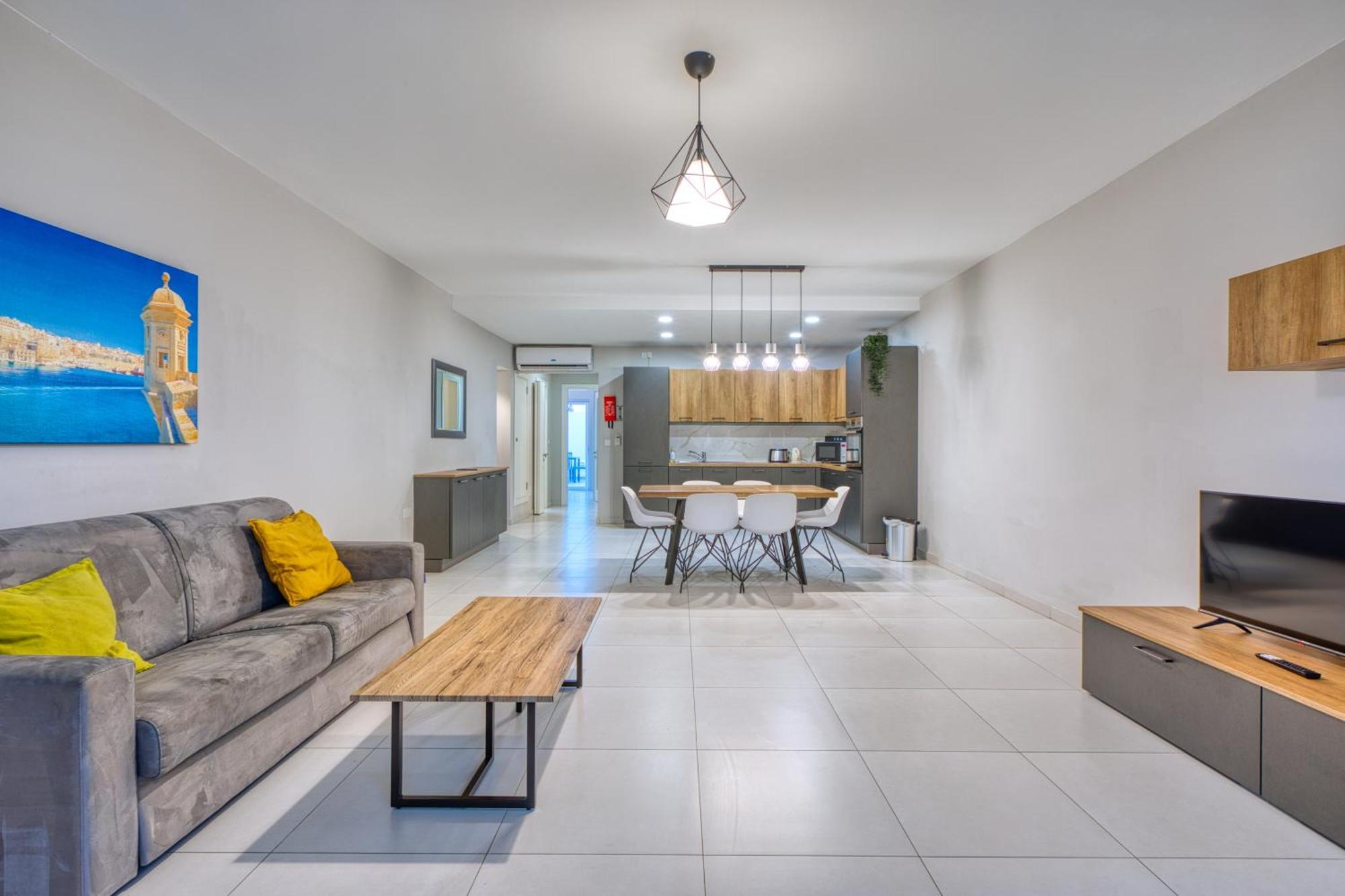 Unique Two Bedroom With Huge Outdoor Area And Close To Entertainment Is-Swieqi