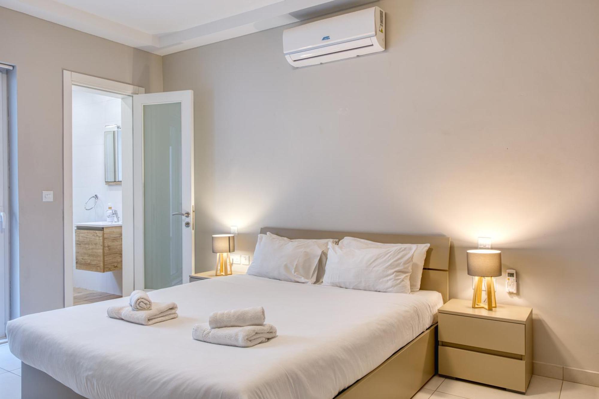 Unique Two Bedroom With Huge Outdoor Area And Close To Entertainment Apartament Is-Swieqi