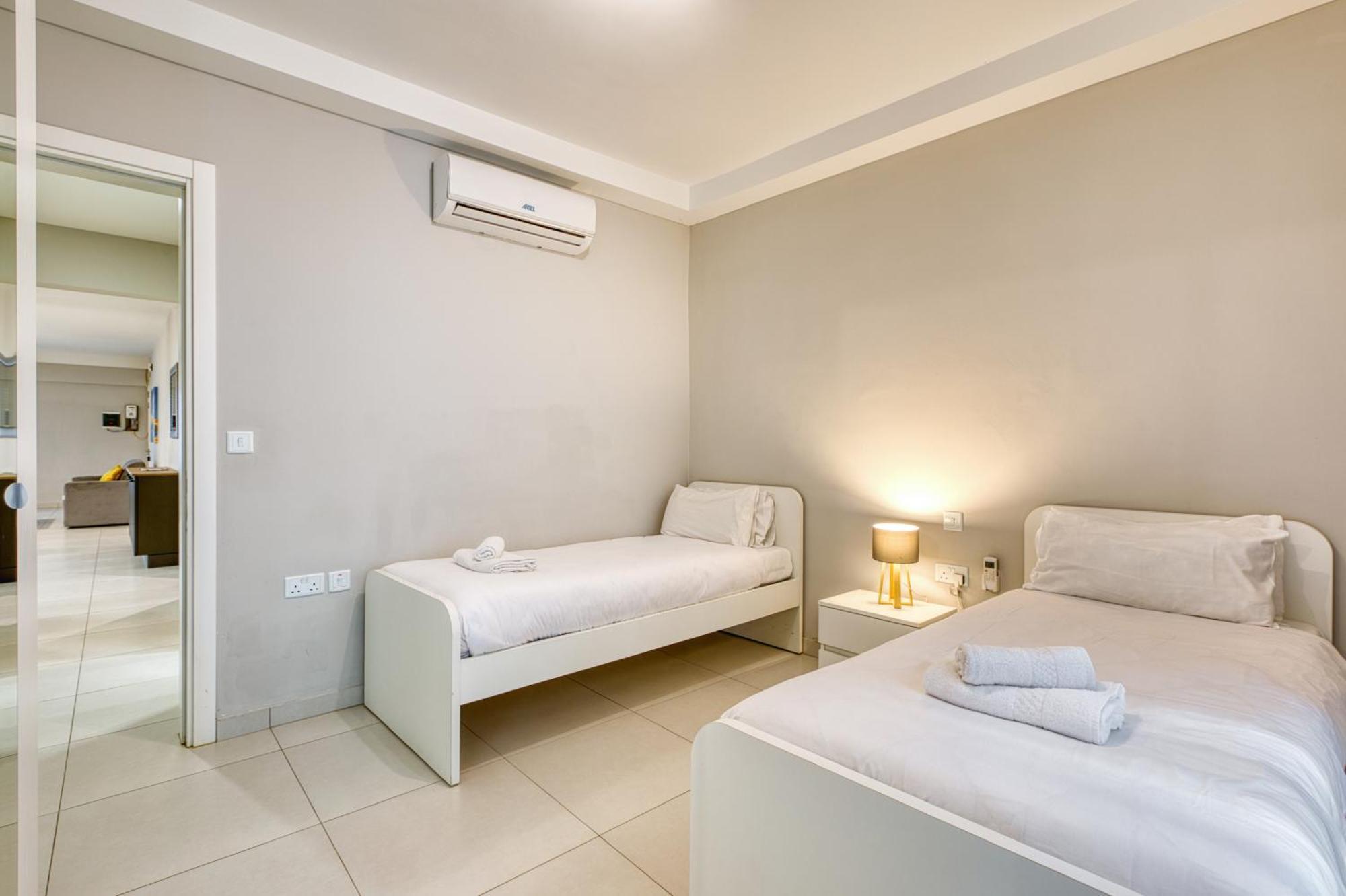 Unique Two Bedroom With Huge Outdoor Area And Close To Entertainment *