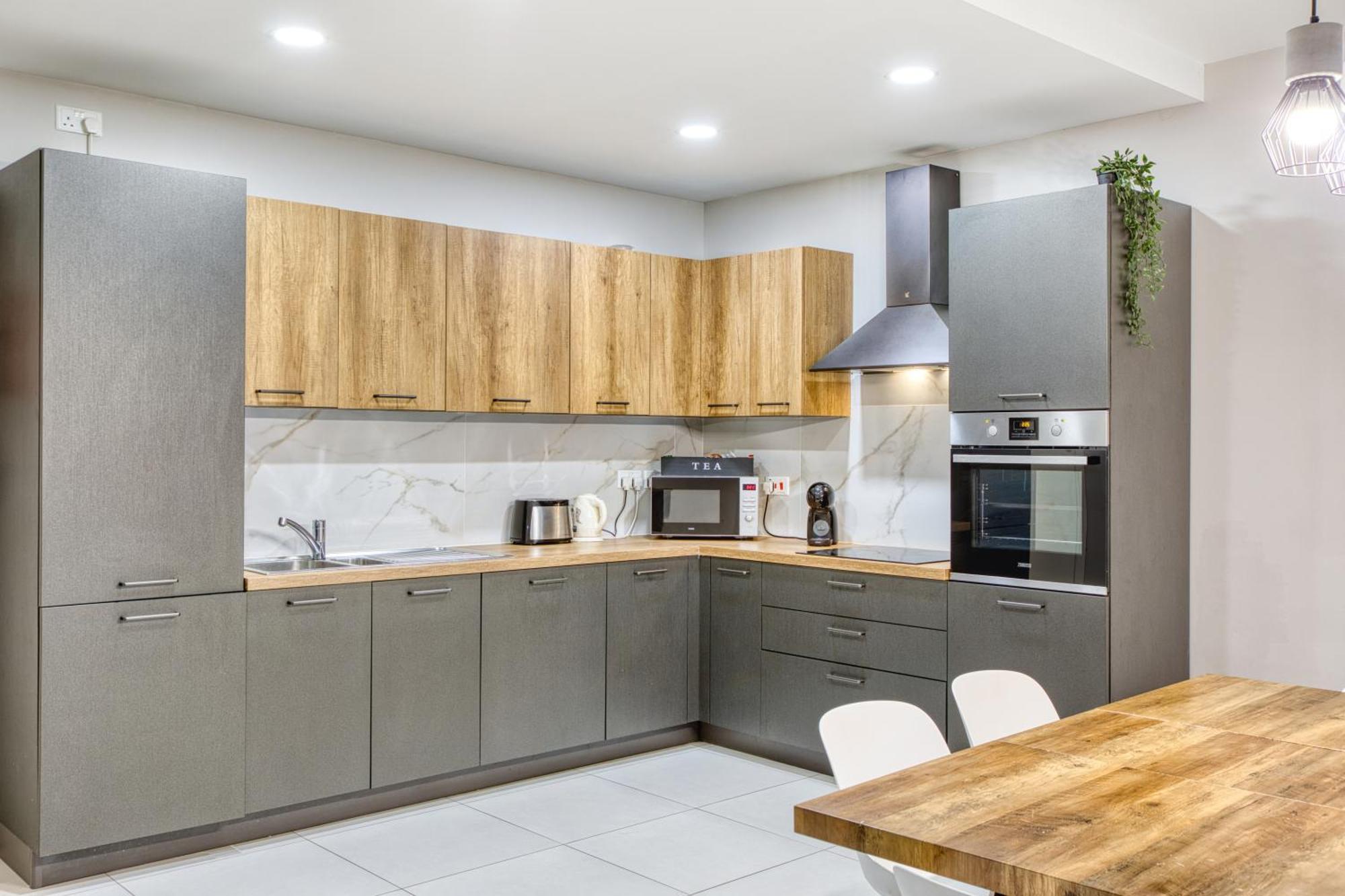 Unique Two Bedroom With Huge Outdoor Area And Close To Entertainment Apartament