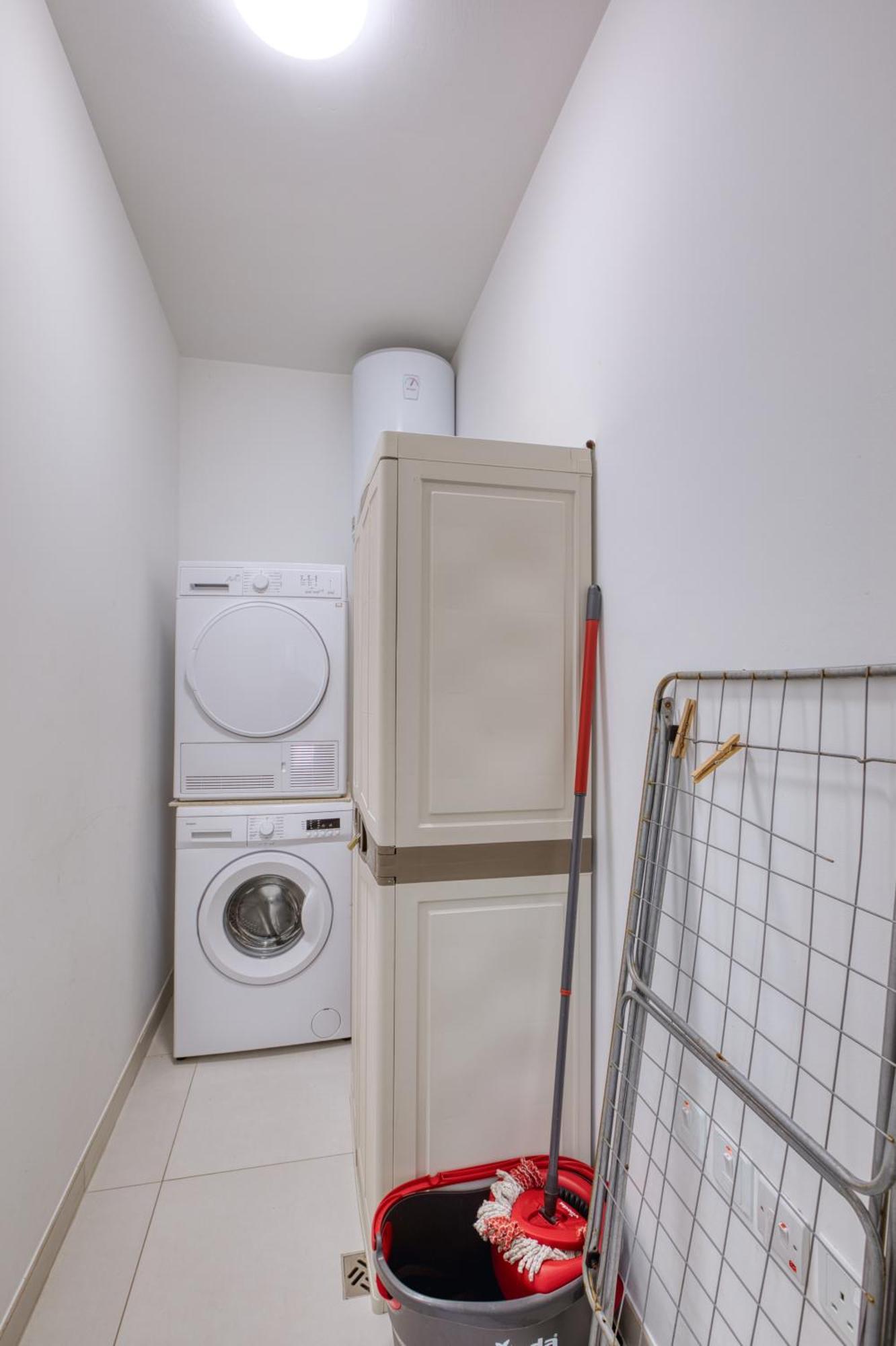 Unique Two Bedroom With Huge Outdoor Area And Close To Entertainment *