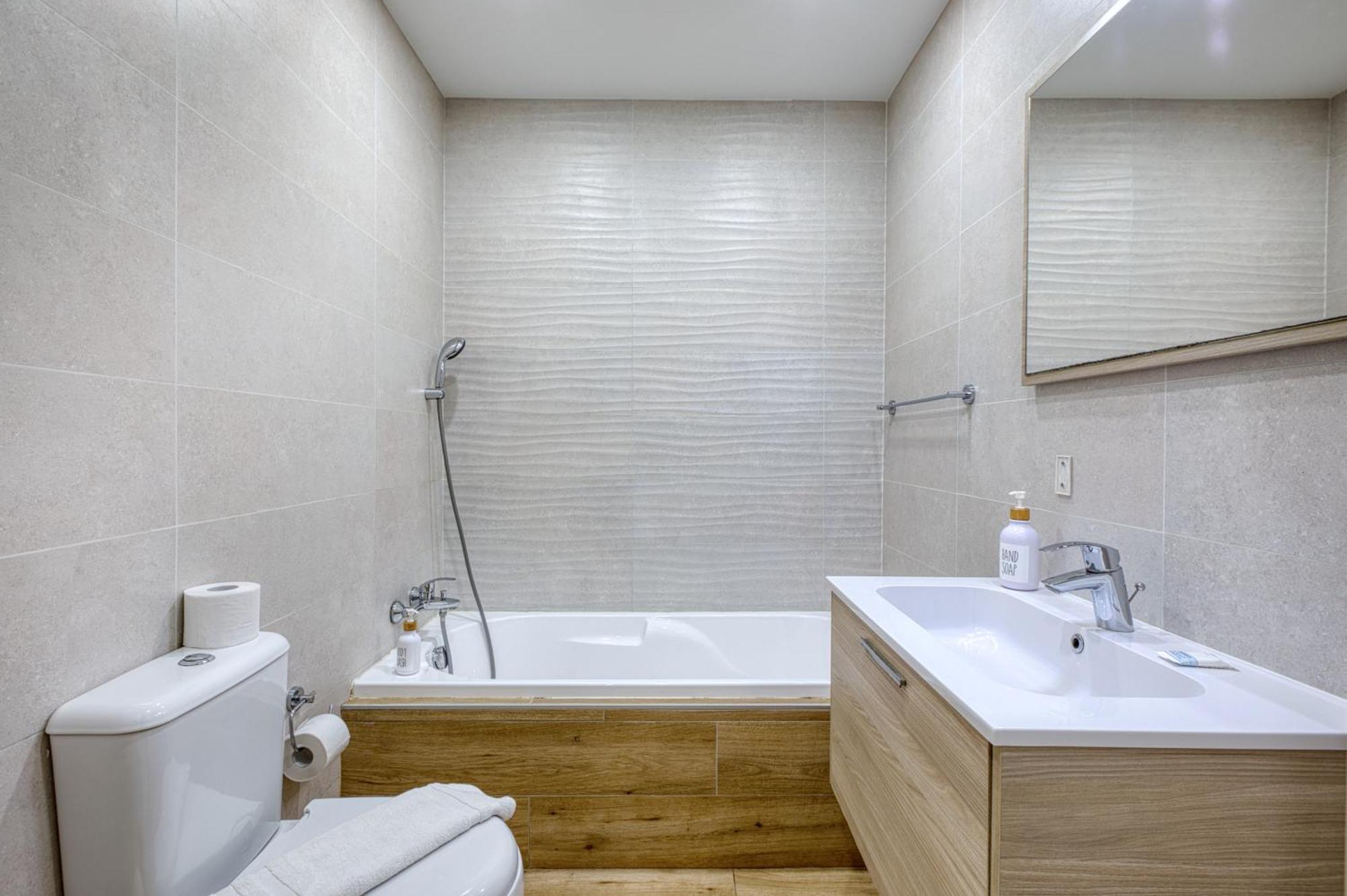 Unique Two Bedroom With Huge Outdoor Area And Close To Entertainment Is-Swieqi