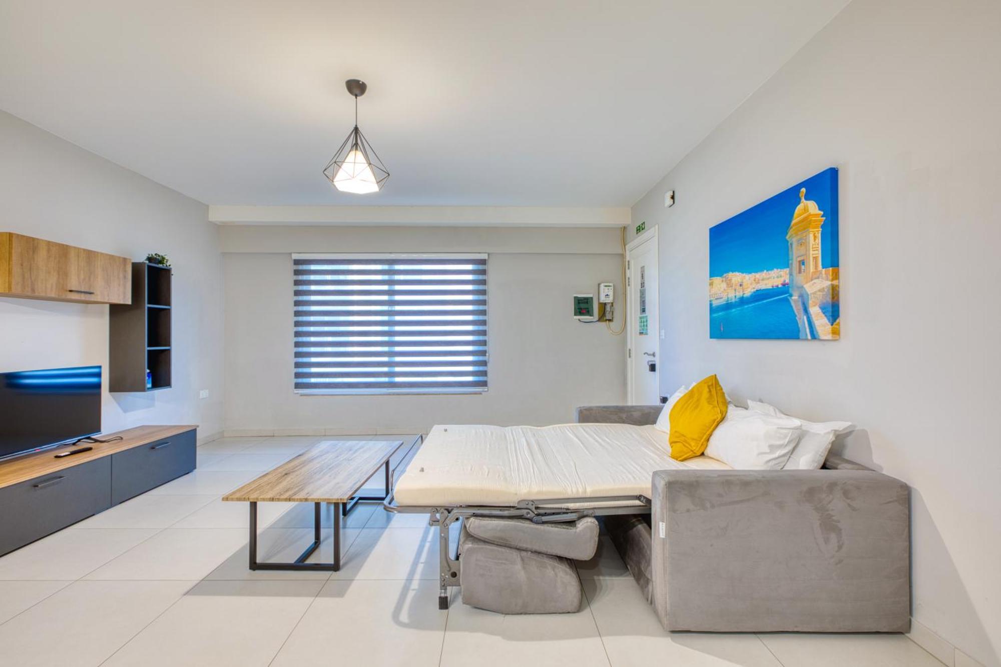 Unique Two Bedroom With Huge Outdoor Area And Close To Entertainment